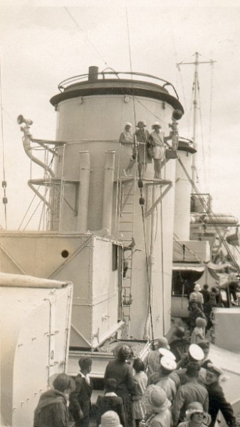 Dunedin deck scene, Napier 1929